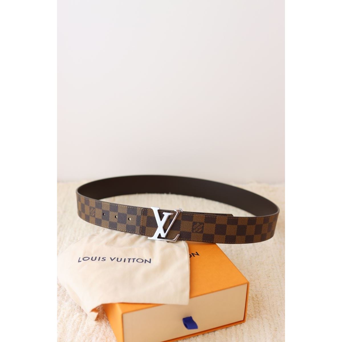 l0vis Vvtt0n belts